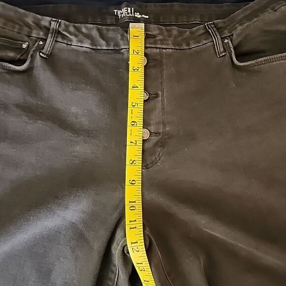 No Boundaries High Rise black distressed wide leg cropped plus size jeans sz 18 - Picture 8 of 9